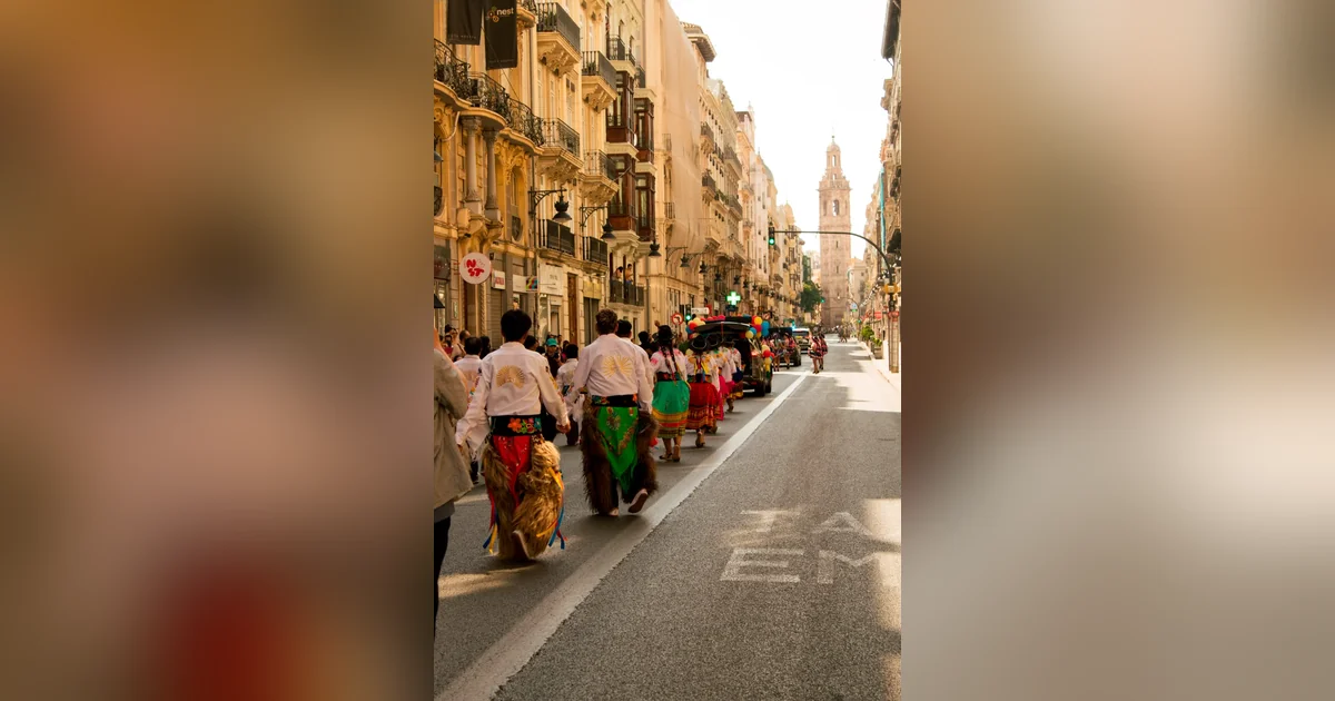 Valencia se llena de folklore boliviano en la celebración de los 201 años de independencia