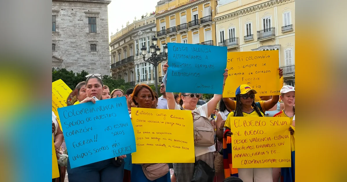 COLOMBIANOS EN VALENCIA REALIZAN UNA VIGILIA EN SOLIDARIDAD CON LAS VÍCTIMAS DEL TERREMOTO EN COLOMBIA