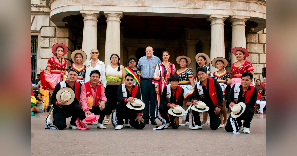 Valencia se llena de folklore boliviano en la celebración de los 201 años de independencia